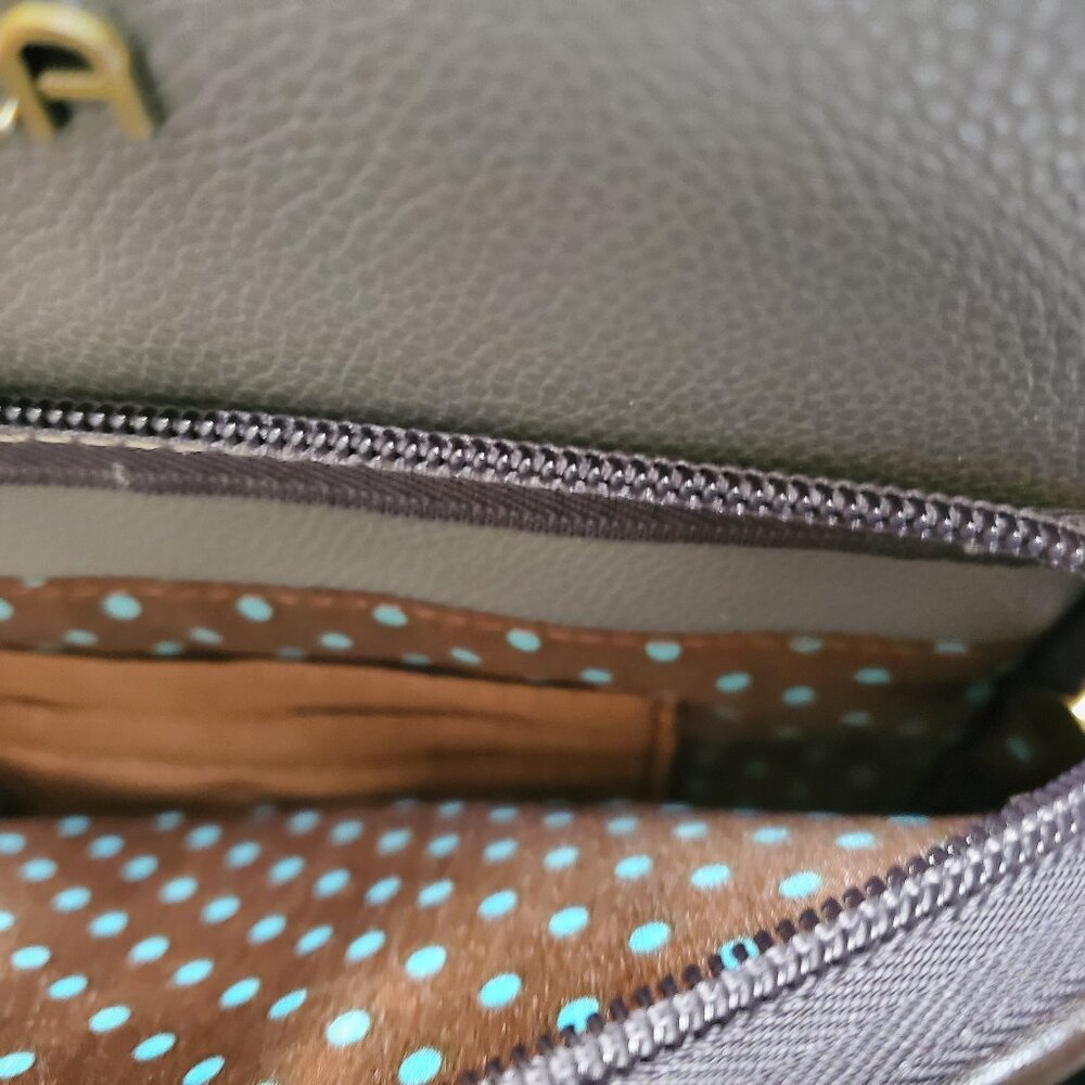 Cross-Body Purse - Picture 6 of 7